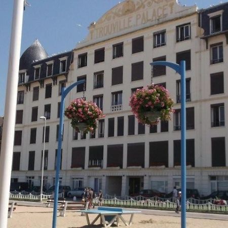 Paradis Les Pieds Sur Le Sable Trouville Palace מראה חיצוני תמונה
