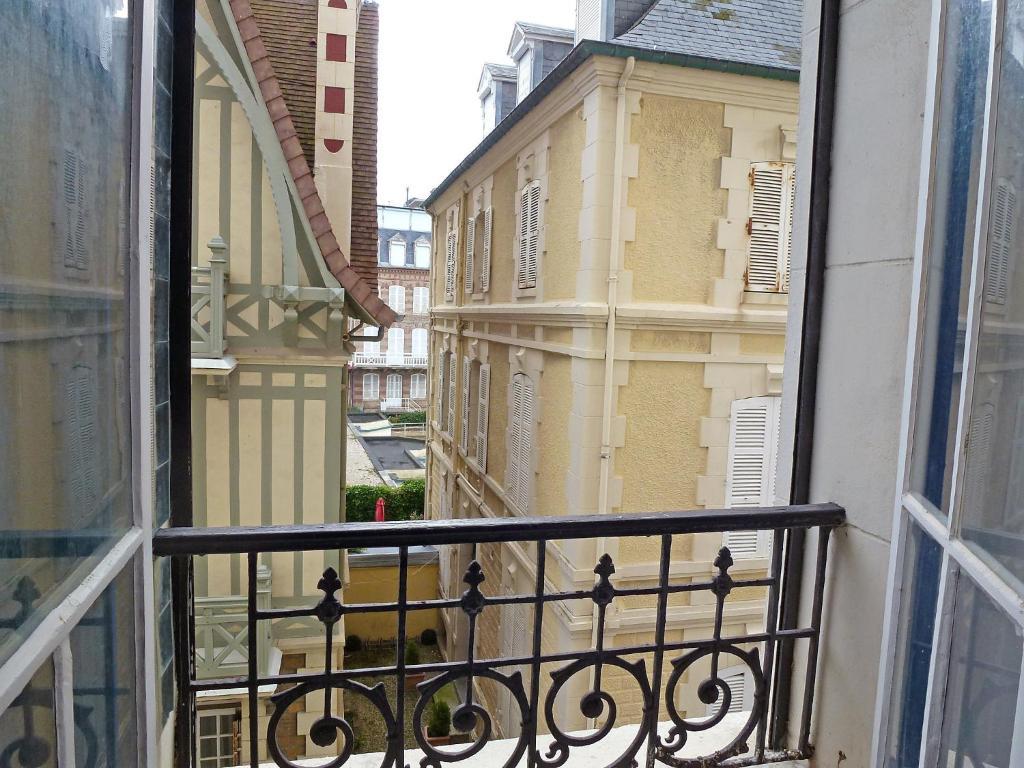 Paradis Les Pieds Sur Le Sable Trouville Palace חדר תמונה